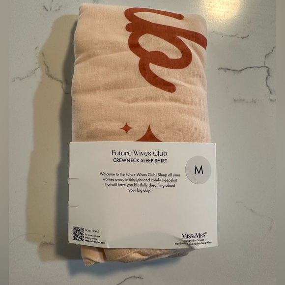 NWT Confetti Avenue “Future Wives Club” Peach Crewneck Sleep Shirt medium - Picture 3 of 3